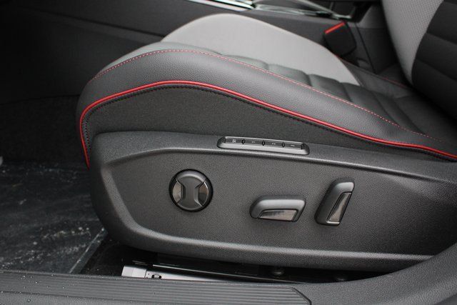 New 2026 Volkswagen GTI SE FWD image 4