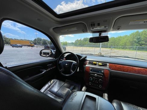 Used 2014 Chevrolet Tahoe LT w/ Luxury Package RWD image 31