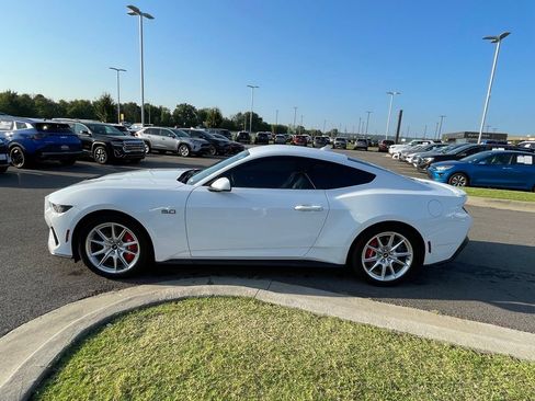 Used 2025 Ford Mustang GT Premium RWD image 4