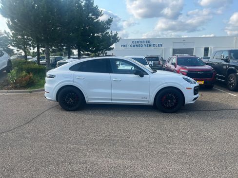 Used 2021 Porsche Cayenne GTS w/ Premium Package Plus AWD/4WD image 2
