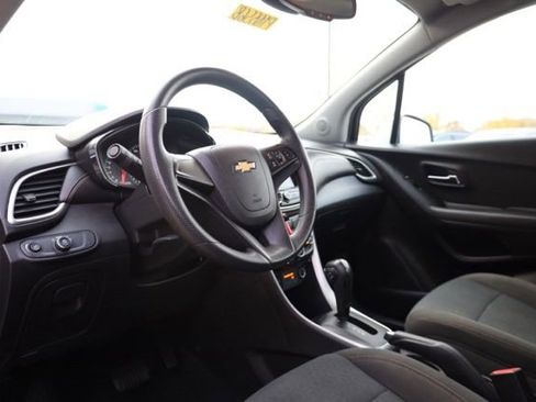 Used 2018 Chevrolet Trax LS image 13
