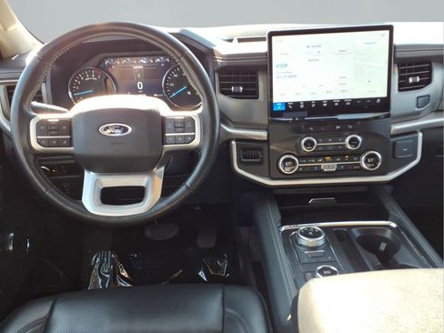 Used 2024 Ford Expedition Max XLT image 4