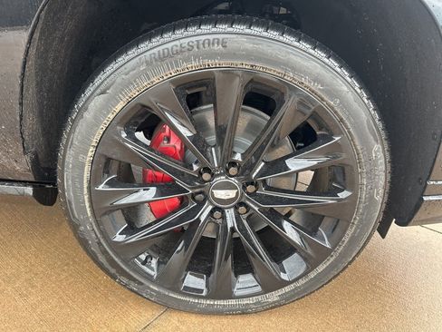 Used 2025 Cadillac Escalade ESV V w/ LPO, ONYX Package image 9