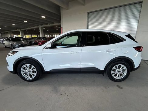 Used 2023 Ford Escape Active w/ Tech Pack #2 FWD image 2