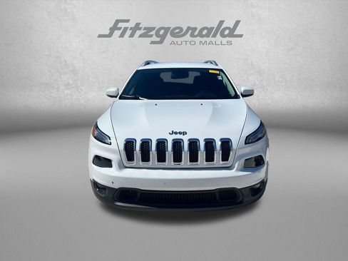 Used 2017 Jeep Cherokee Latitude w/ Safety/Convenience Group FWD image 3