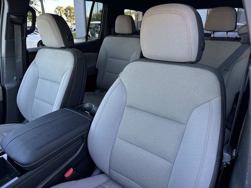 Used 2025 Chevrolet Traverse LT image 20