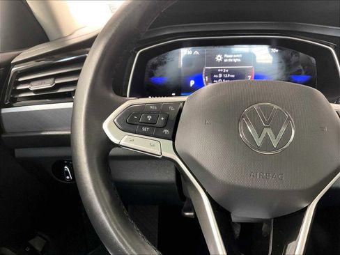 Used 2024 Volkswagen Jetta SE w/ Panoramic Sunroof Package image 23