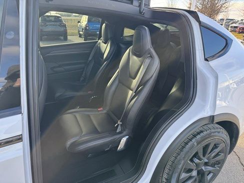 Used 2022 Tesla Model X image 19