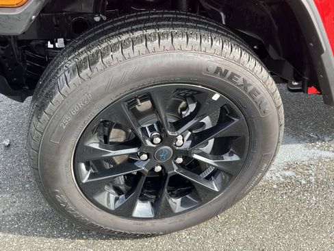 Used 2025 Jeep Wrangler Unlimited Sahara w/ Safety Group image 11