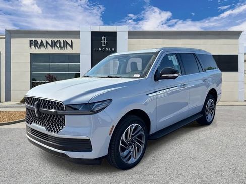 New 2026 Lincoln Navigator Premiere AWD/4WD image 3