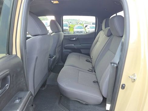 Used 2019 Toyota Tacoma TRD Off-Road AWD/4WD image 12