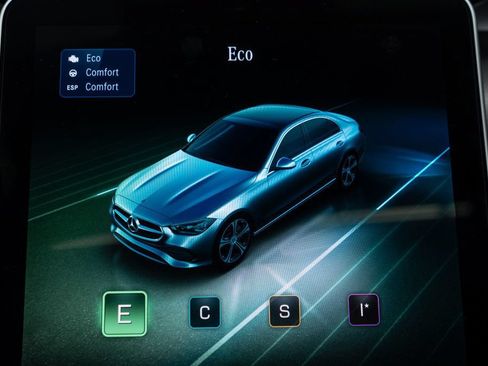 Used 2025 Mercedes-Benz C 300 4MATIC Sedan image 21
