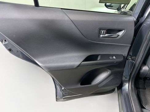 Used 2021 Toyota Venza LE w/ Carpet Mat Package (TMS) image 26