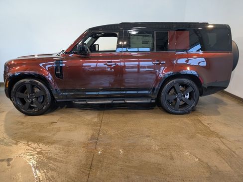 New 2026 Land Rover Defender 130 X-Dynamic SE image 3