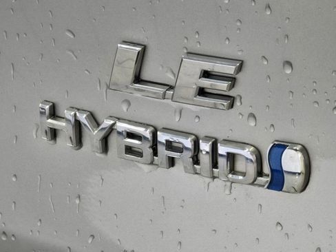 Used 2021 Toyota RAV4 LE image 17