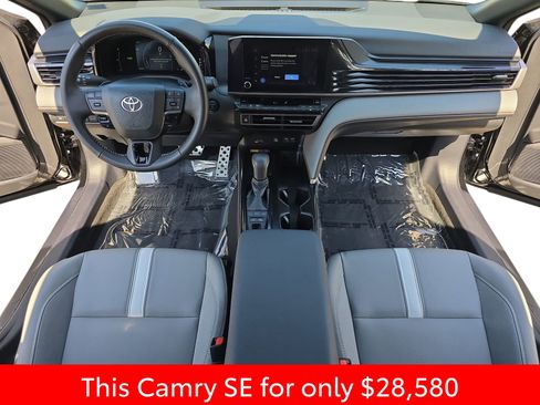 Used 2025 Toyota Camry SE w/ Convenience Package image 16