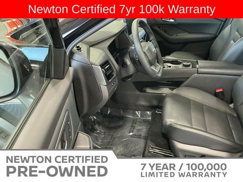 Used 2025 Nissan Rogue SL w/ SL Premium Package AWD/4WD image 4