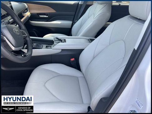 Used 2025 Toyota Grand Highlander FWD image 17