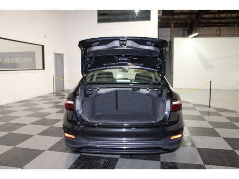 Used 2025 Volkswagen Jetta SE image 18