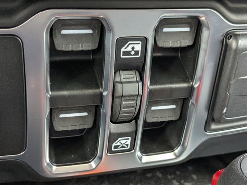 New 2025 Jeep Gladiator Sport image 21