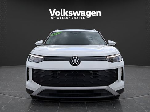 Certified 2025 Volkswagen Tiguan SE w/ Panoramic Sunroof Package AWD/4WD image 3