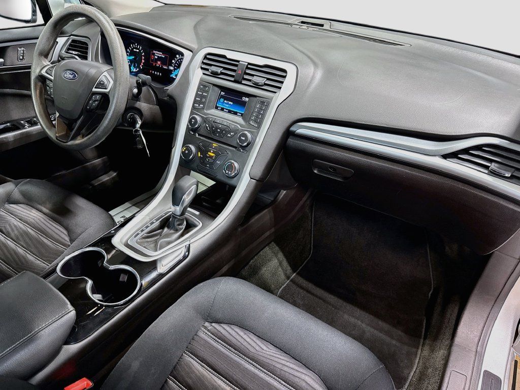 Used 2016 Ford Fusion SE FWD image 25