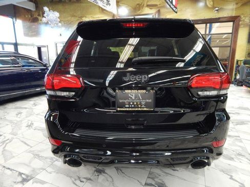 Used 2021 Jeep Grand Cherokee SRT image 6