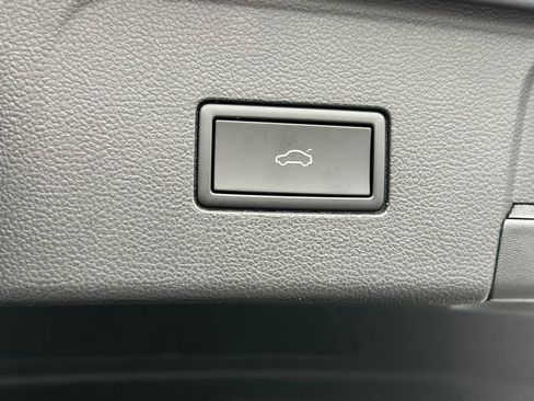 Used 2024 Volkswagen Atlas SE FWD image 19