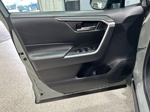 Used 2019 Toyota RAV4 XLE Premium w/ Cold Weather Package AWD/4WD image 8