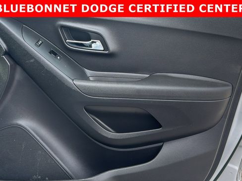 Used 2019 Chevrolet Trax LS image 29