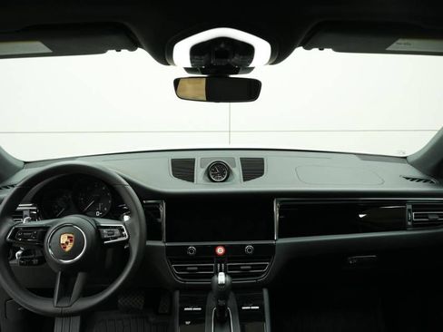 Certified 2025 Porsche Macan AWD/4WD image 16