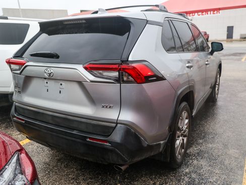 Used 2021 Toyota RAV4 XLE Premium FWD image 9