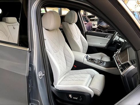 Certified 2025 BMW X5 sDrive40i w/ Premium Package image 8