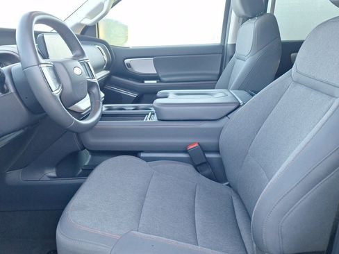 Certified 2025 Ford Expedition Active image 8