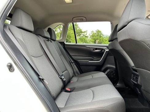 Used 2025 Toyota RAV4 XLE FWD image 28