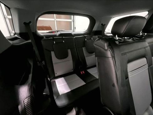 Used 2022 Ford Explorer XLT w/ XLT Sport Appearance Package image 27