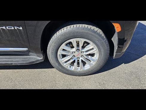 Used 2023 GMC Yukon XL SLT image 9