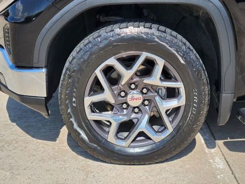 Used 2024 GMC Sierra 1500 SLT AWD/4WD image 10