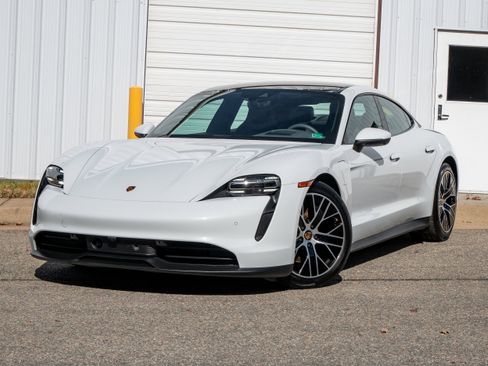 Used 2022 Porsche Taycan image 1