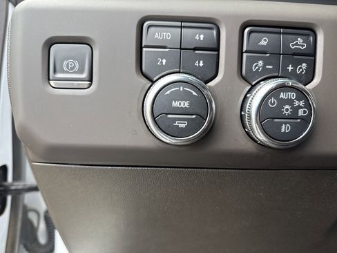 Used 2024 GMC Sierra 3500 Denali w/ Technology Package image 18