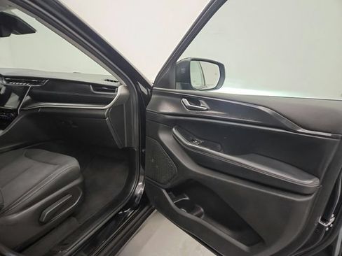 Used 2024 Jeep Grand Cherokee Laredo RWD image 26