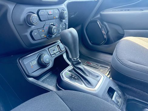 Used 2023 Jeep Renegade Altitude AWD/4WD image 21