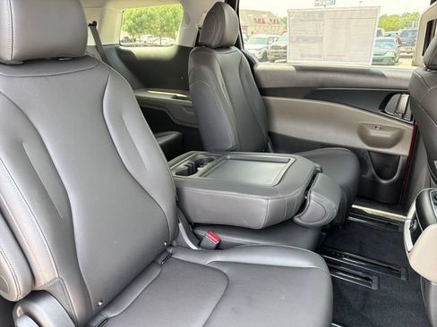 New 2026 Kia Carnival FWD image 22