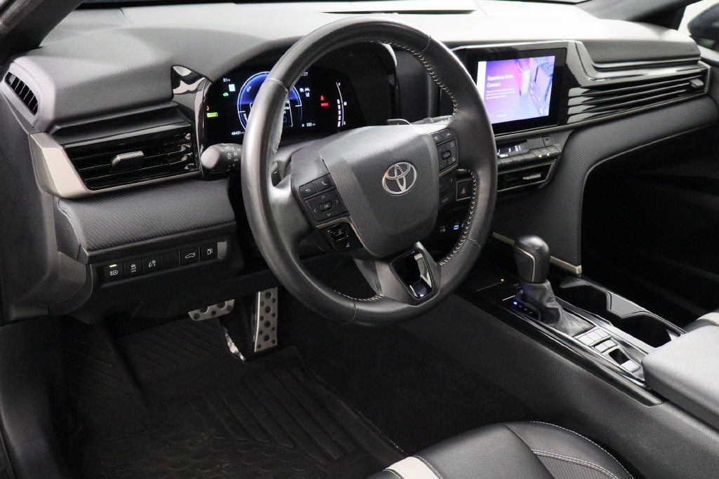 Used 2025 Toyota Camry SE w/ Convenience Package FWD image 17