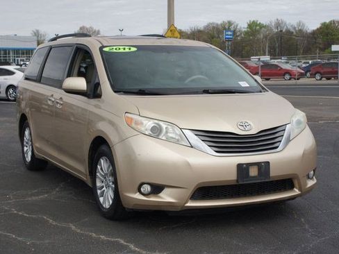 Used 2011 Toyota Sienna XLE w/ XLE Navigation Pkg image 22