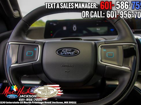 Used 2025 Ford Expedition Platinum image 17