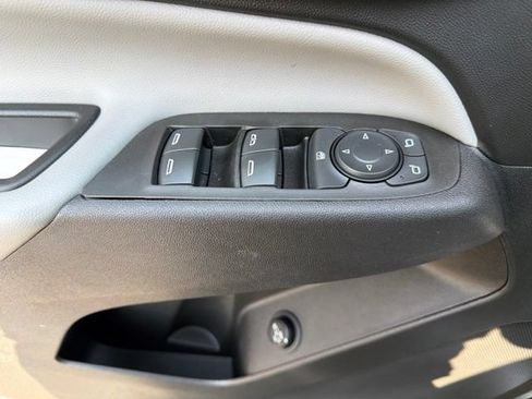 Used 2022 Chevrolet Equinox LT FWD image 19