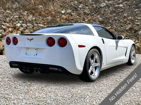 Used 2006 Chevrolet Corvette Coupe w/ Preferred Equipment Group RWD image 2