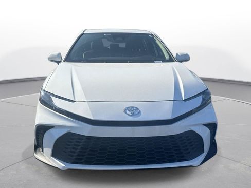Used 2025 Toyota Camry SE w/ Convenience Package FWD image 3