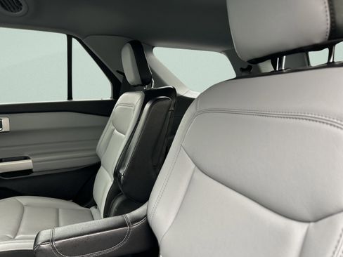 Used 2021 Ford Explorer XLT w/ Equipment Group 202A image 15